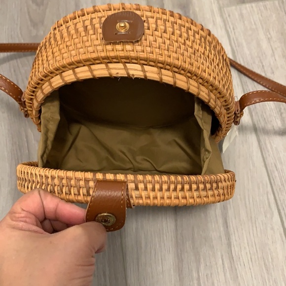 NWT Round Crochet Handwoven Rattan Shoulder Bag - Picture 7 of 11